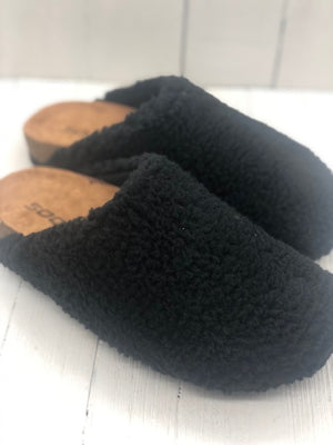 
            
                Load image into Gallery viewer, Black sherpa slippers with cork bottoms.
            
        